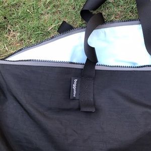 Baggallini Bags - Baggallini Black Zipper Tote NWOT Baggallini Bags - Baggallini Black Zipper Tote NWOT